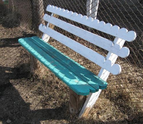 Unique Wooden Bench Decorating Ideas to Personalize Yard 