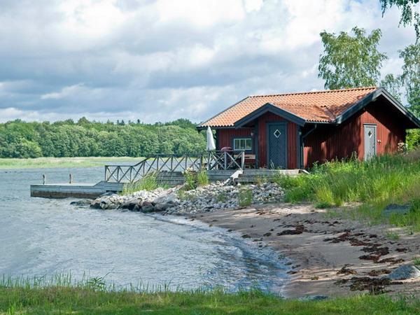 lakefront small house summer cabin