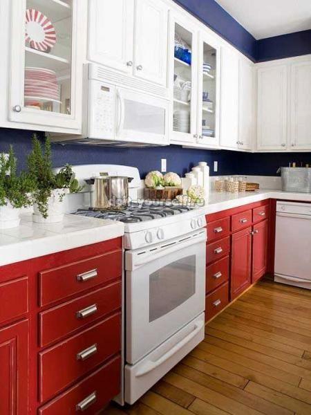 Red, White and Blue Colors Adding Patriotic Decoration Vibe to Summer Homes