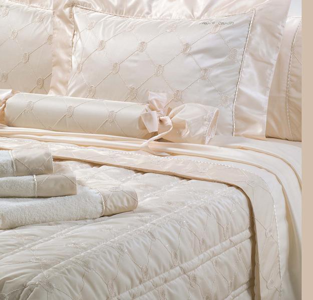 modern bedroom colors and satin bedding fabrics