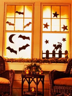 30 Simple Halloween Ideas for Mysteriously Glowing Window Decorations