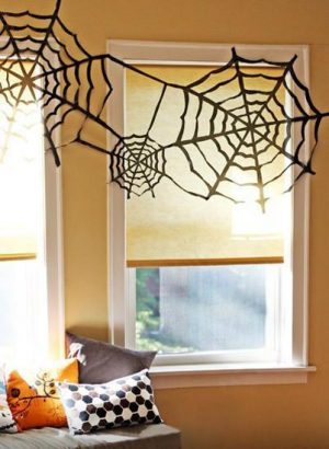 30 Simple Halloween Ideas for Mysteriously Glowing Window Decorations
