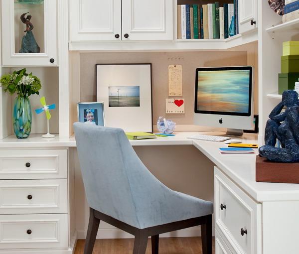 Featured image of post Small Home Office Desk With Drawers : One of the most elegant table desk materials, glass makes your office glimmer in the light and offers a clean look to your home office.