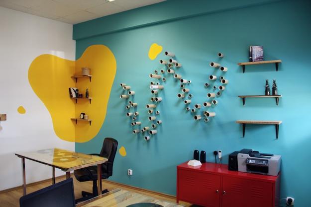 Bright Colors and Creative Wall Decorations for Modern Office Design