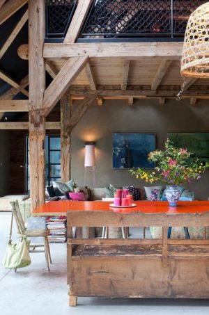 5 ways to incorporate reclaimed wood and barn house design