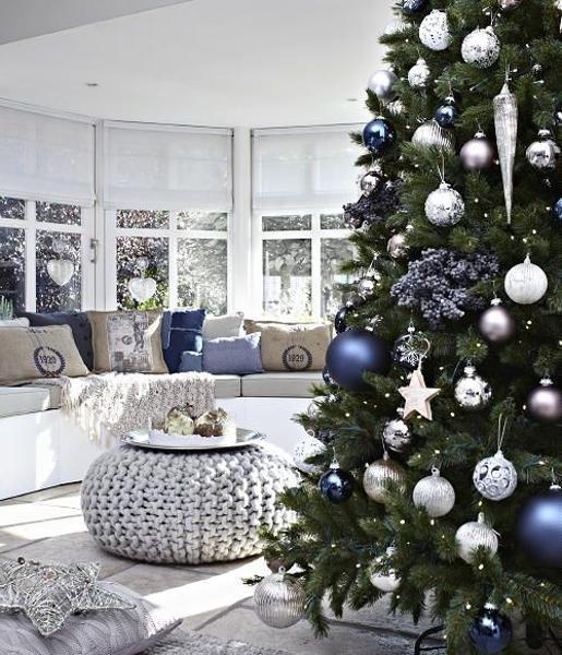 Elegant Silver and Blue Christmas Tree Decor