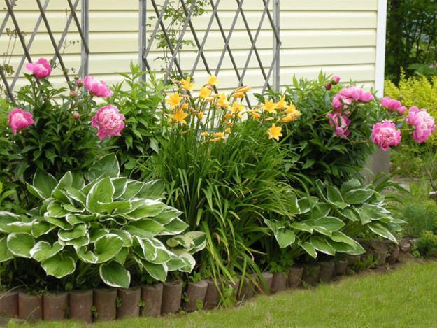 33 Beautiful Flower Beds Adding Bright Centerpieces to ...