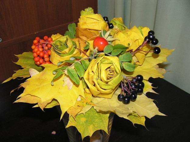 handmade floral table centerpieces recycling fall leaves