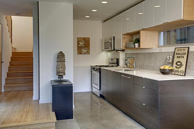 Beautiful Modern House Design and Stylish Decor Maximizing Narrow Small