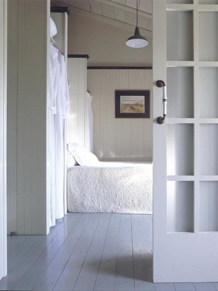 22 Space Saving Sliding Interior Doors for Spacious and Modern Small Rooms