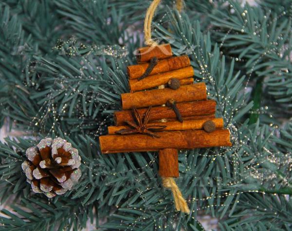 30 Handmade Christmas Decorations with Cinnamon Sticks Adding Seasonal Aroma to Green Holiday Decor