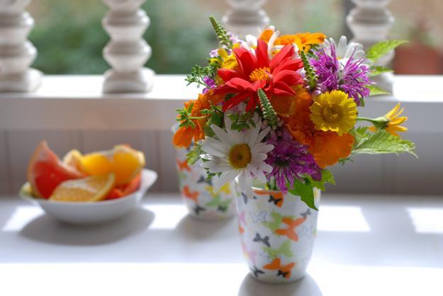 floral arrangements, table centerpieces with beautiful flowers