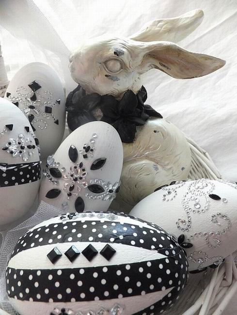 25 Easter Eggs Decoration Ideas in Black and White Colors
