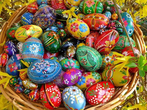 make decorations for Easter, painting ideas and patterns for easter eggs