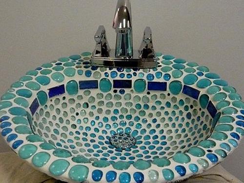 Beautiful Bathroom Sinks Decorated with Mosaic Tiles