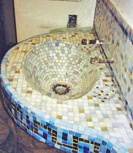 Beautiful Bathroom Sinks Decorated With Mosaic Tiles