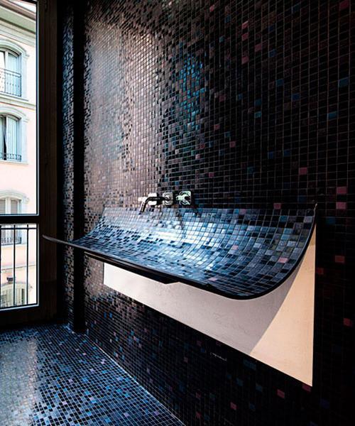 Beautiful Bathroom Sinks Decorated with Mosaic Tiles