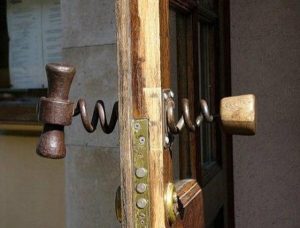33 Ways to Personalize Door Decoration and Recycle for Unusual Door Handles