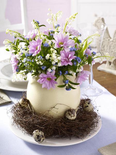 Recycling Egg Shells for Miniature Vases, Green Easter Decorating with
