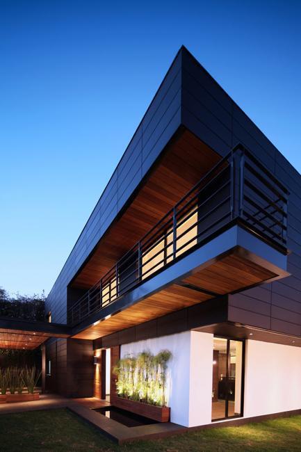 Contemporary House Design with Exterior Ceramic Panels and Wood Decor