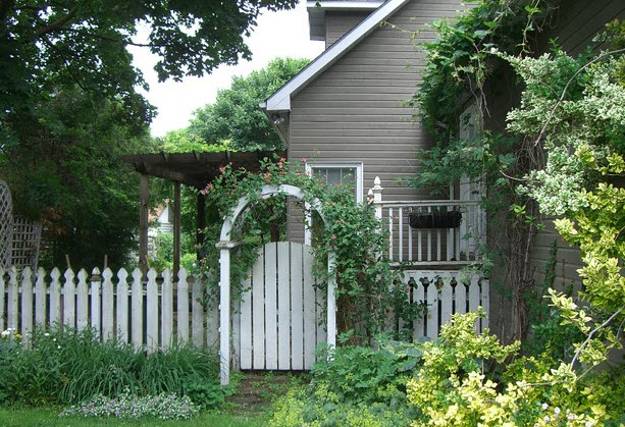 fences and backyard designs