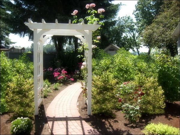 15 Beautiful Wooden Arches Creating Romantic Garden Design