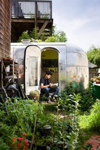 small house recycling old trailer