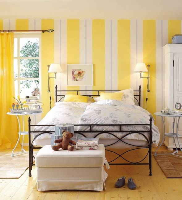 https://www.lushome.com/wp-content/uploads/2014/05/striped-wallpaper-patterns-wall-painting-ideas-stripes-3.jpg