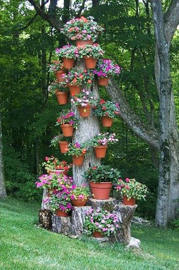 25 Ideas to Recycle Tree Stumps for Garden Art and Yard