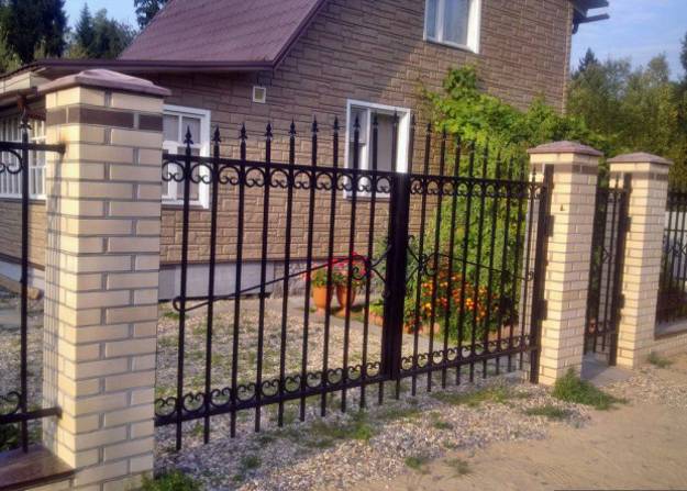 Design Ideas for Your Fence, Front Yard and Backyard Designs