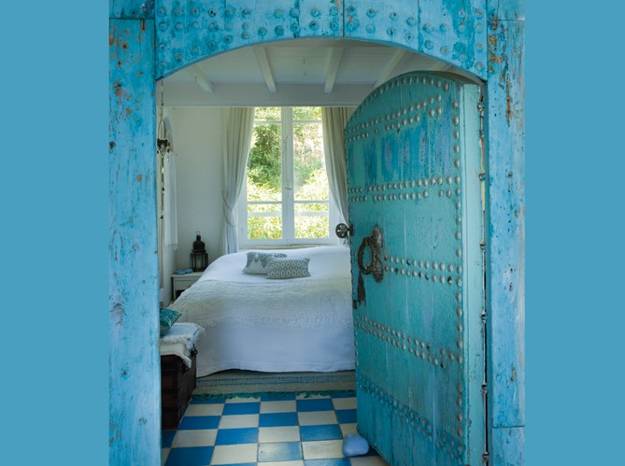 Moroccan Decor and Blue Color Bring Cool Moroccan style 