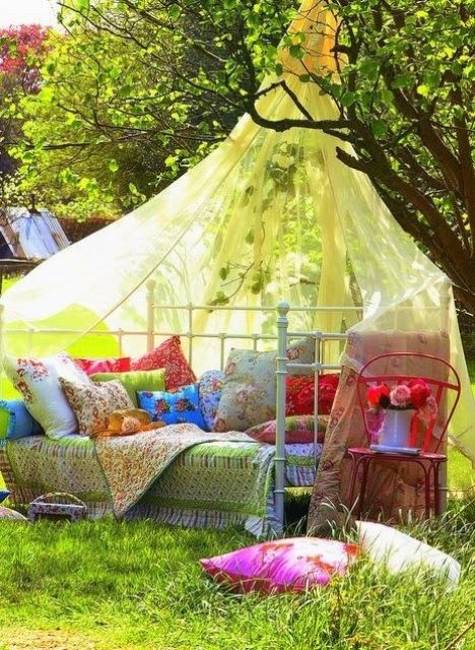 25 DIY  Outdoor  Bed Ideas  Summer Decorating  with Spa Beds 