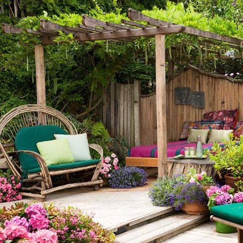 Using Sun  Shelters for Outdoor Daybed Designs 30 Summer 