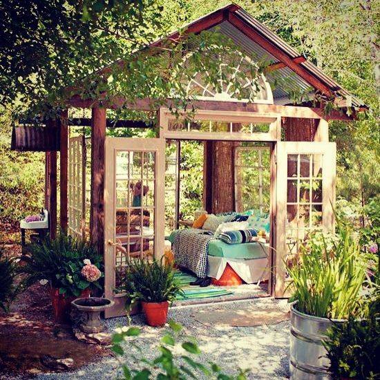 Using Sun Shelters for Outdoor  Daybed Designs  30 Summer 