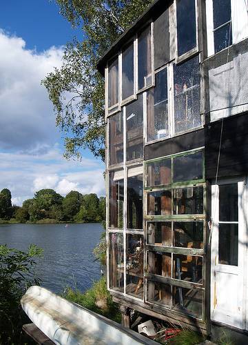 20 Ideas to Recycle Old Wood Windows for Green Building 