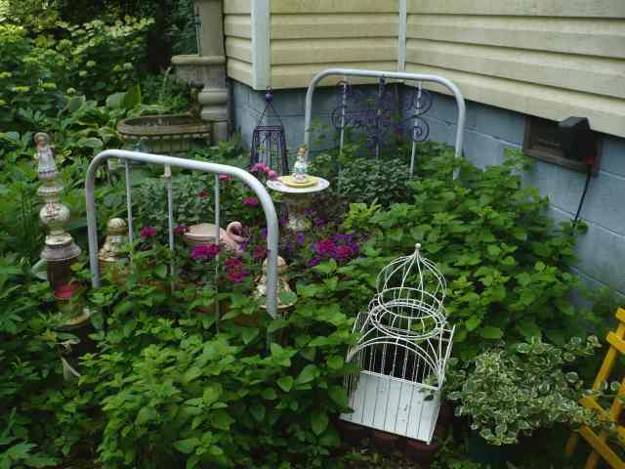 Recycling Metal Bed Frames for Flower Beds, 20 Creative and Eco