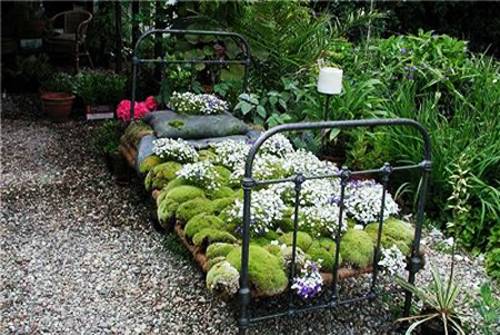Recycling Metal Bed Frames for Flower Beds, 20 Creative ...
