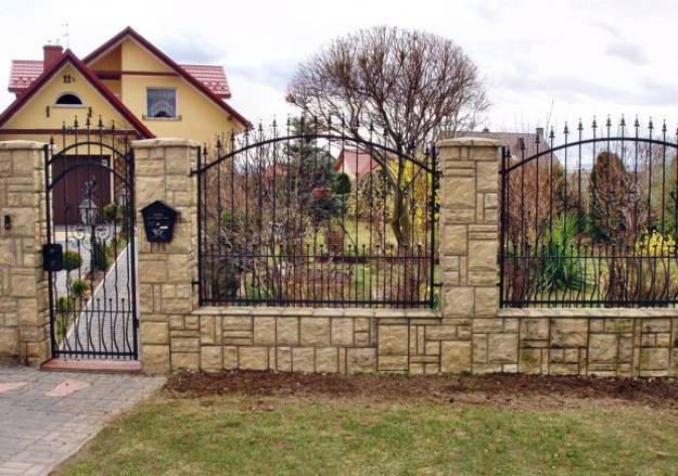 Design Ideas for Your Fence, Front Yard and Backyard Designs