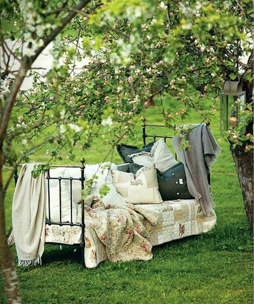 outdoor rooms, summer beds and outdoor bedroom decorating