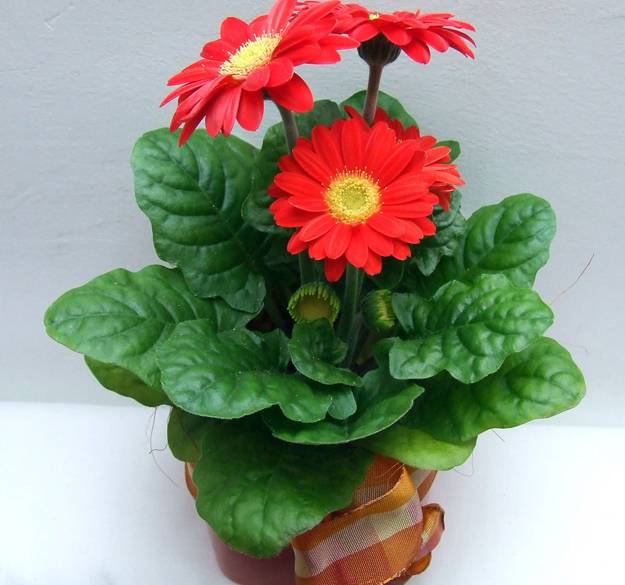 floral table centerpieces and interior decorating with flowers gerberas