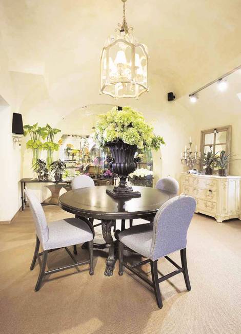 25 Modern Interior Decorating Ideas  Complimented with 