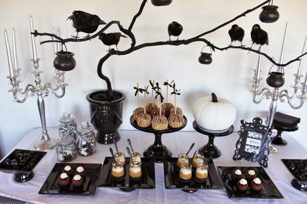 21 Black and White Decorating Ideas for Halloween Party in Vintage Style