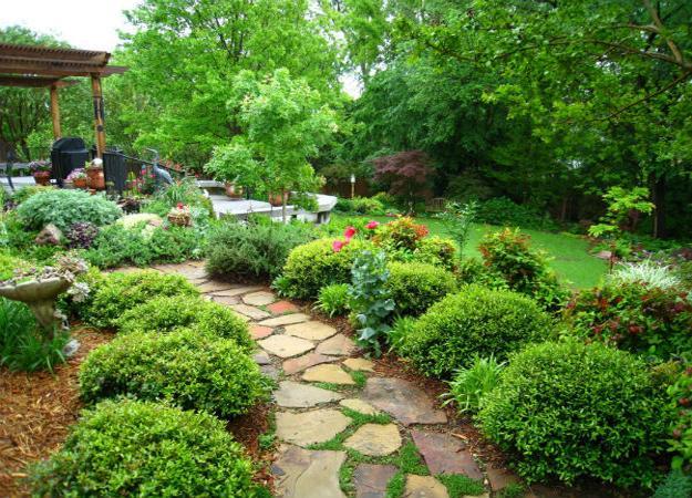 curvy garden paths and walkways to feng shui home for wealth