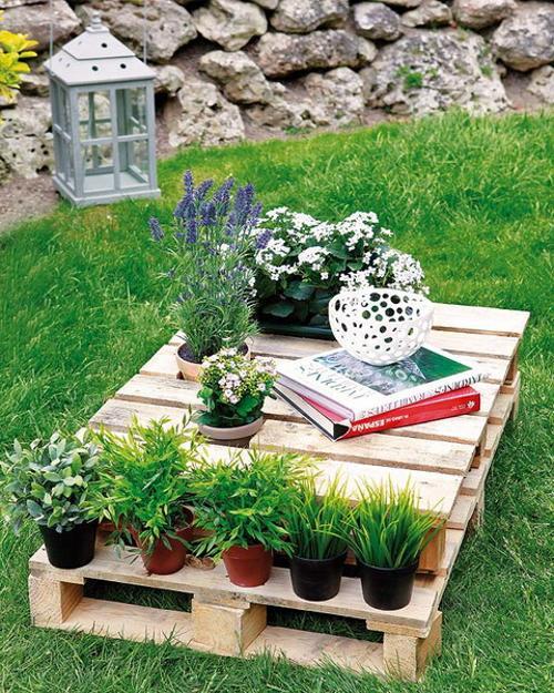 rustic wood yard decorations and outdoor furniture recycling wood pallets