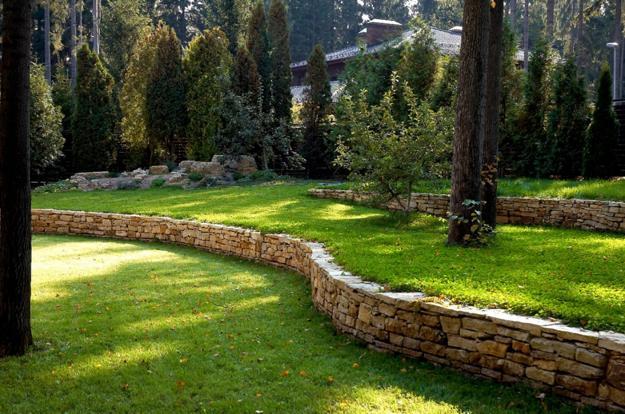 25 Beautiful Hill Landscaping Ideas and Terracing Inspirations