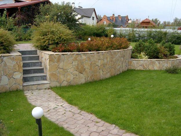 25 Beautiful Hill Landscaping Ideas and Terracing Inspirations