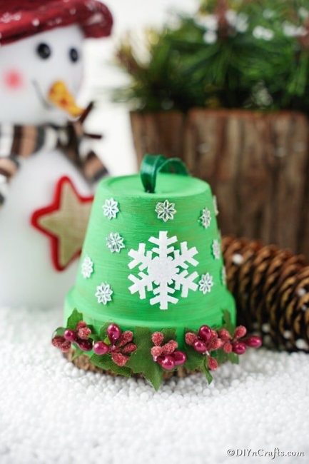 diy ornaments winter holiday decor