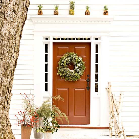 25 Beautiful Christmas Wreaths and Garlands, Winter Door Decoration Ideas