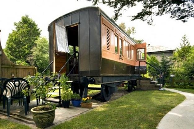 how to reuse and recycle old baggage cars for small homes and cottages