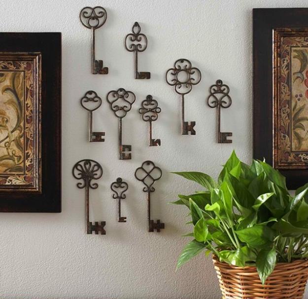 recycling metal keys and wooden key decorations for modern interiors